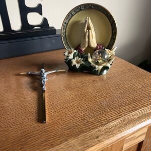 Decorative Praying Hands and Crucifix Set